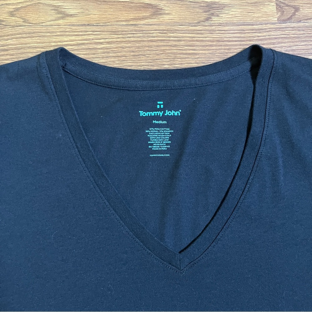 Tommy John Women’s Casual Black Short Sleeve V-Neck T-Shirt - Picture 3 of 11